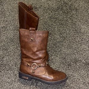 Brown boots